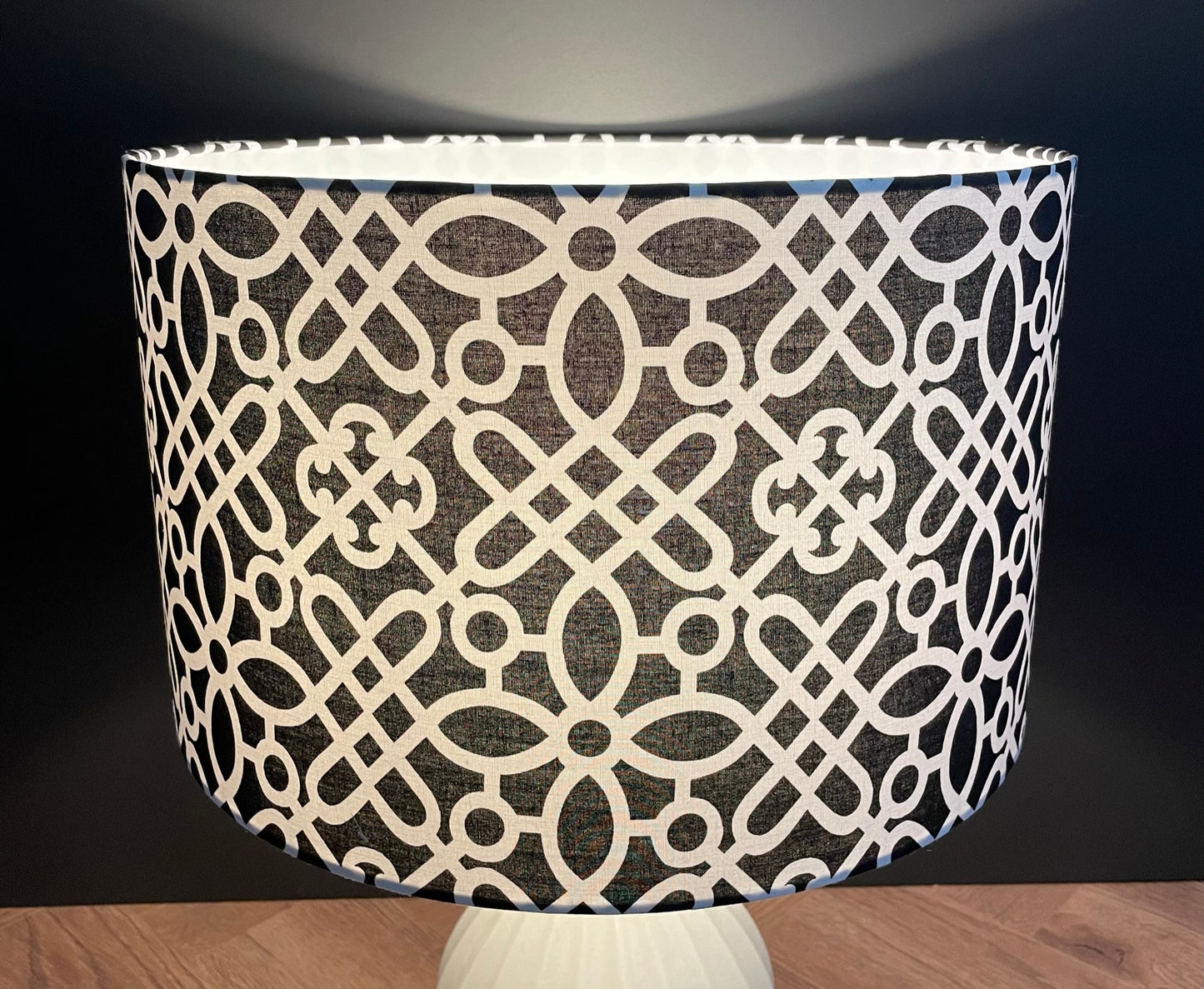 Black-and-white-moroccan-lampshade-table-lamp