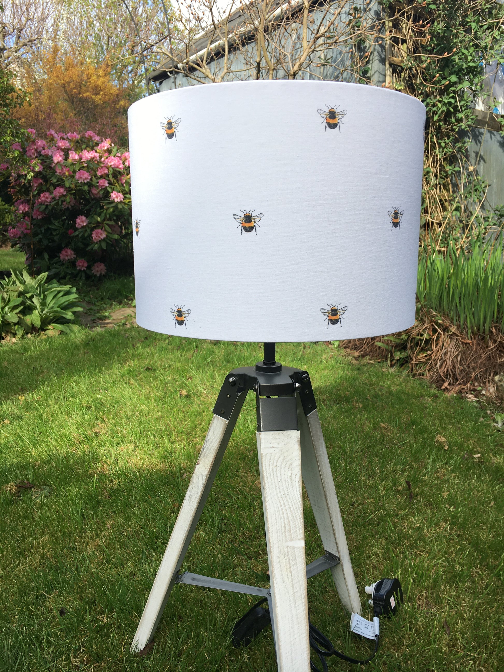     Bee-lampshade-yellow-black-white-floor-lamp