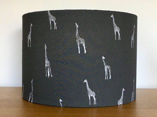     Black-and-white-giraffe-lampshade