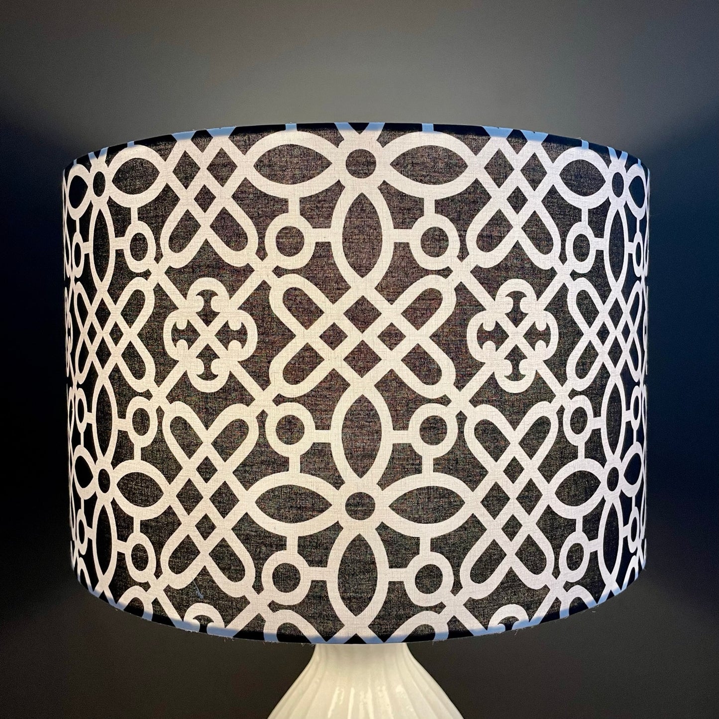    Black-and-white-moroccan-lampshade-table-lamp-bedside