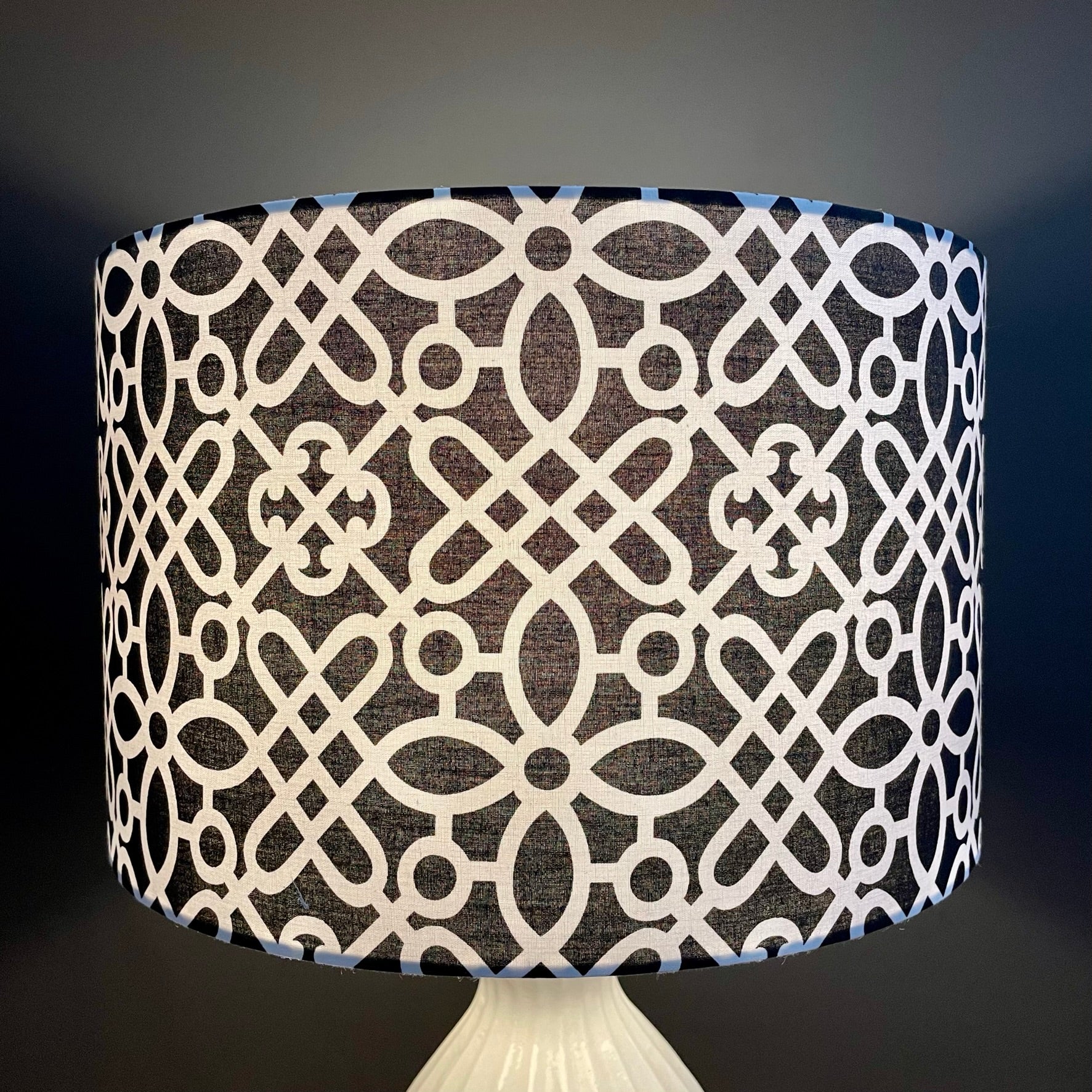    Black-and-white-moroccan-lampshade-table-lamp-bedside