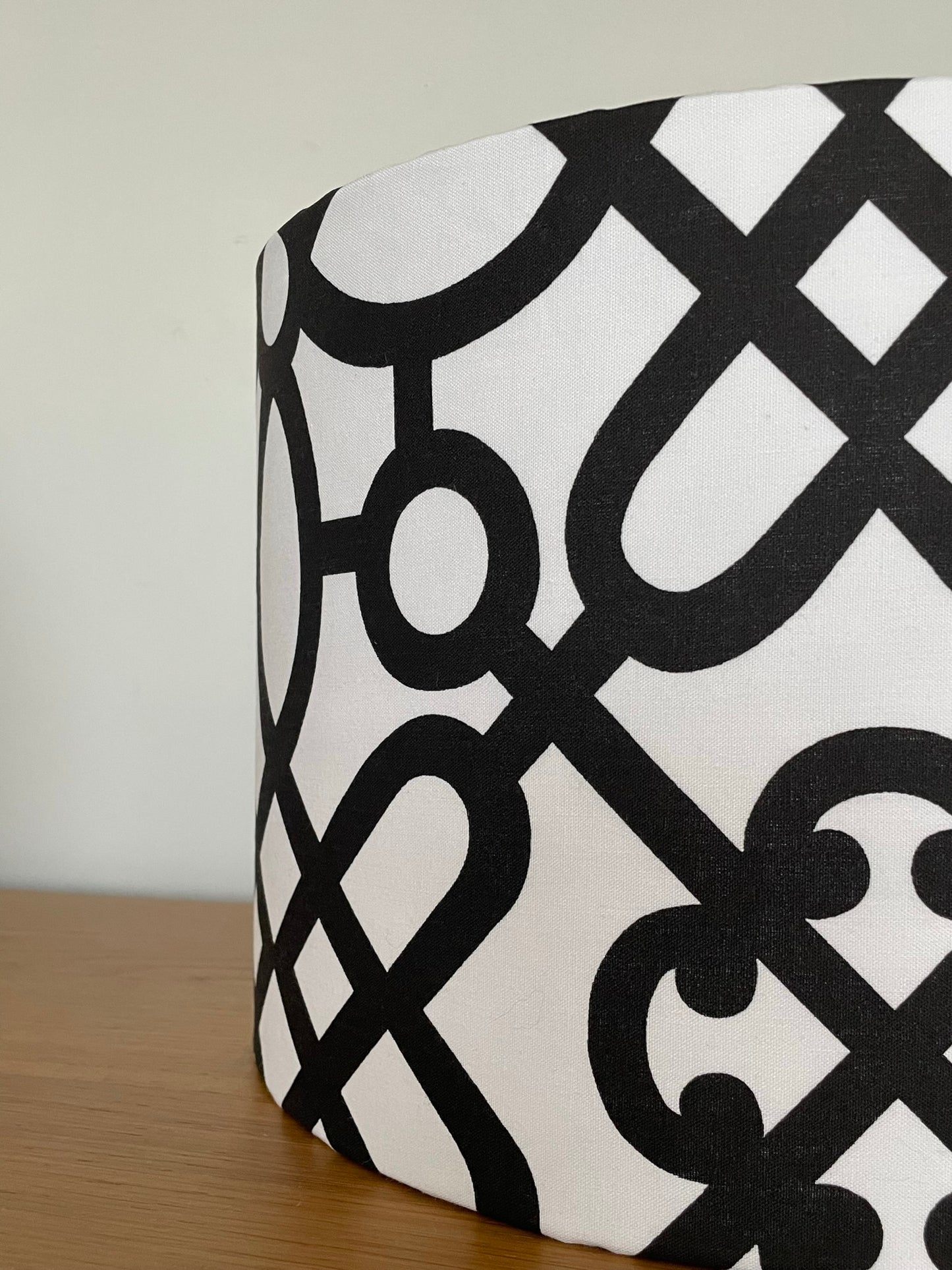     Black-and-white-moroccan-lampshade