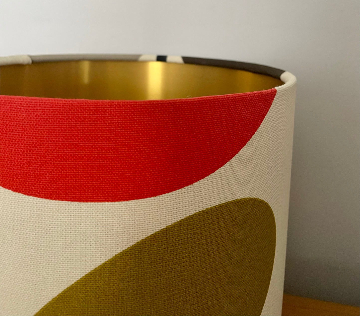    Orla-Kiely-tomato-multi-stem-drum-lampshade-retro-flower-scandi