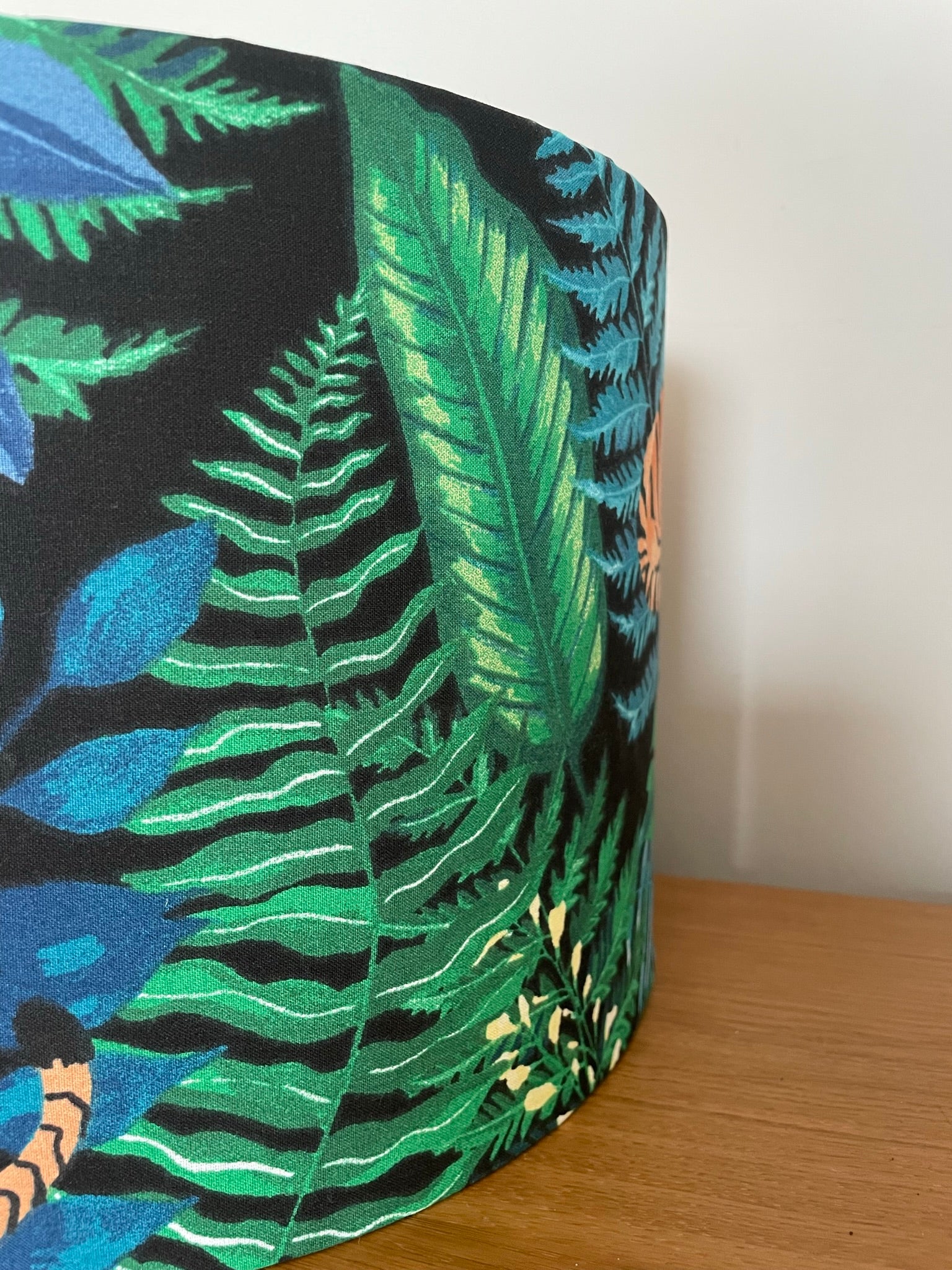    Tiger-Jungle-wild-cat-tropical-leaf-lampshade-drum-ceiling-pendant-table-light