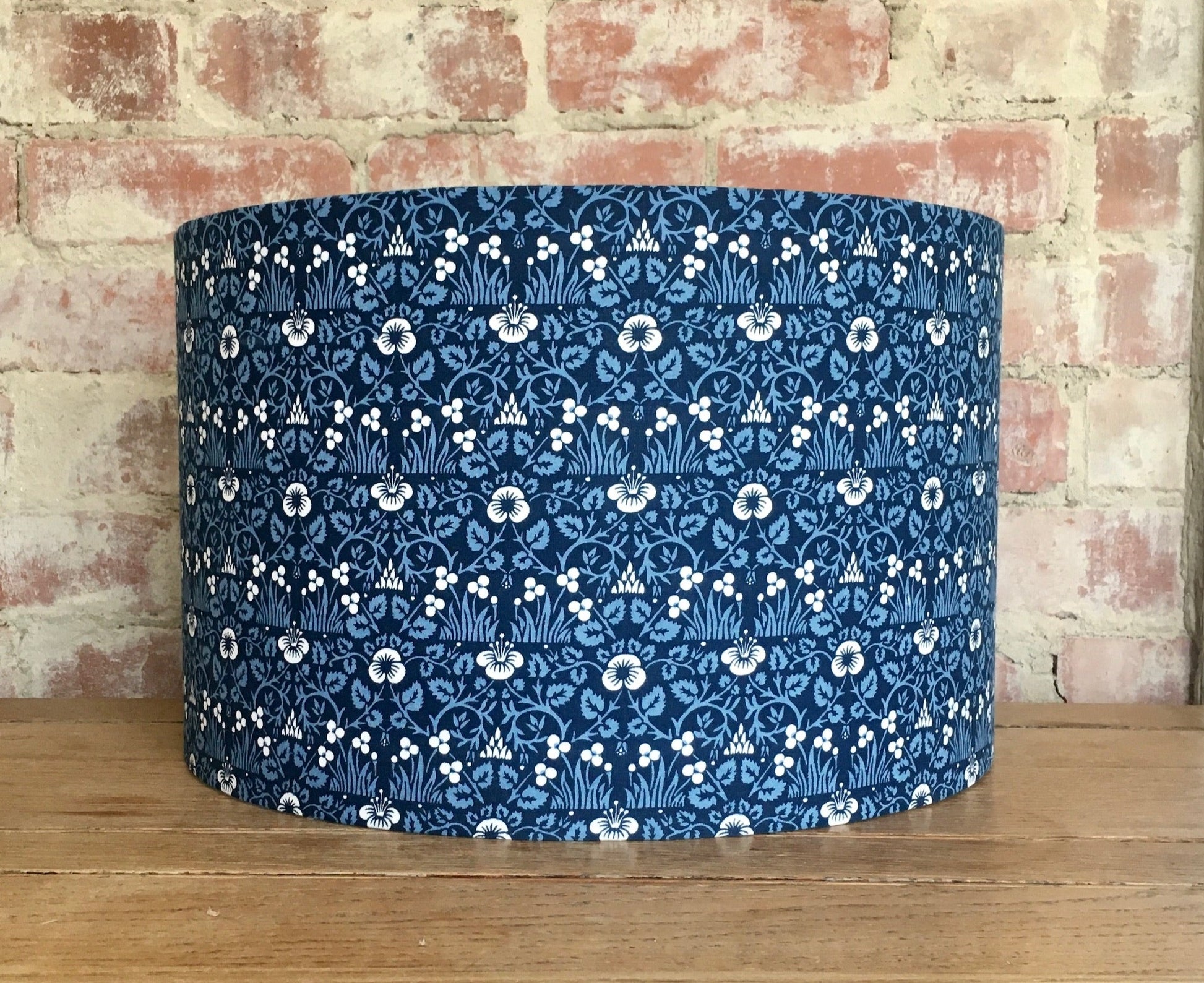    William-Morris-Eyebright-blue-lampshade-table-drum