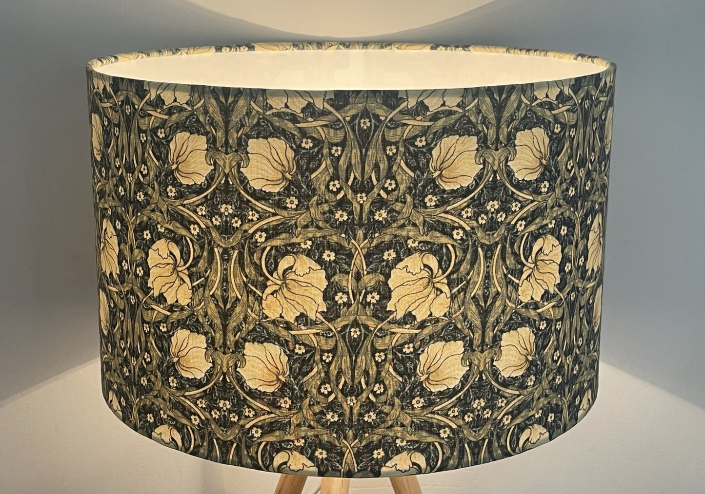    William-Morris-pimpernel-lampshade-green-blue-light