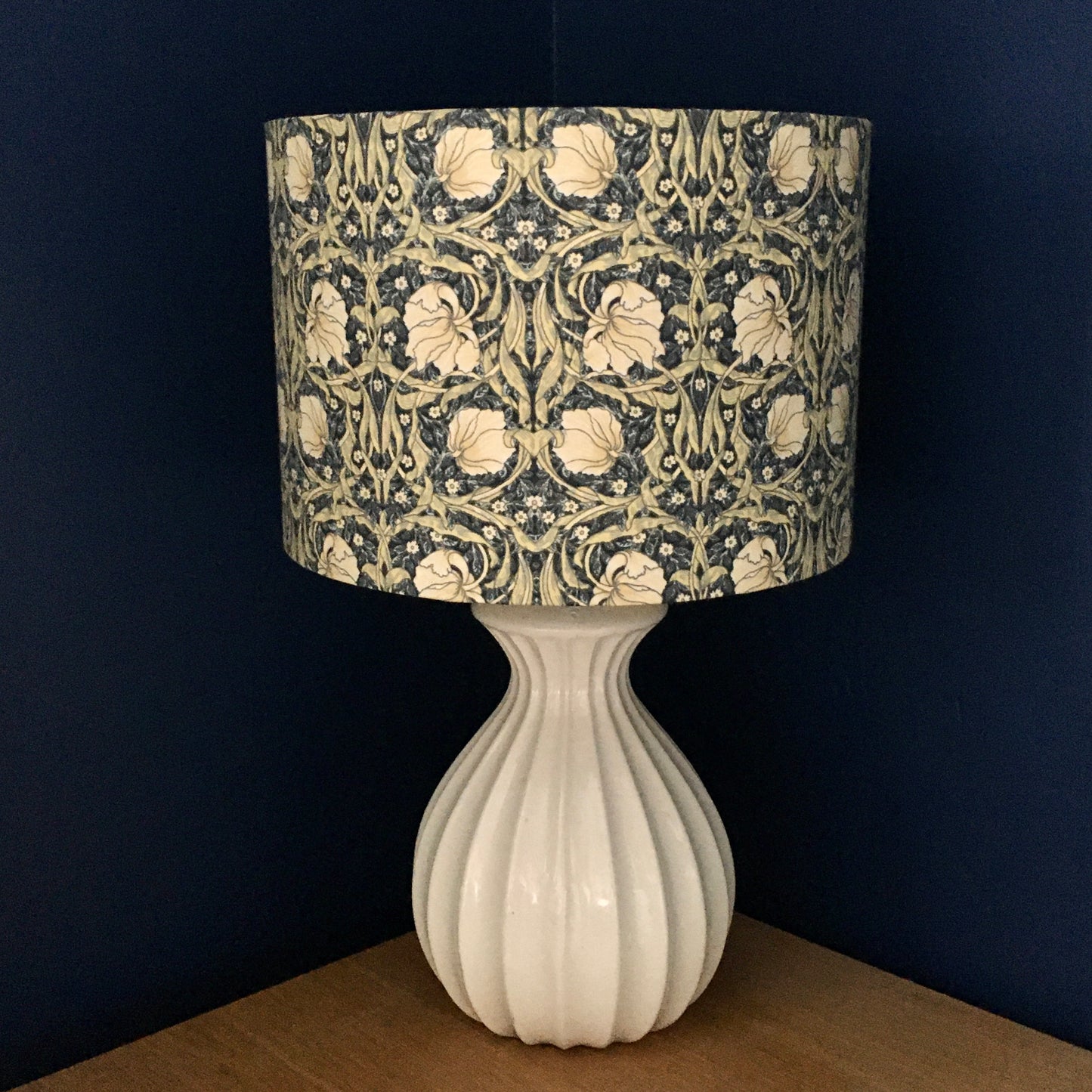 William-Morris-pimpernel-lampshade-green-blue-table-light