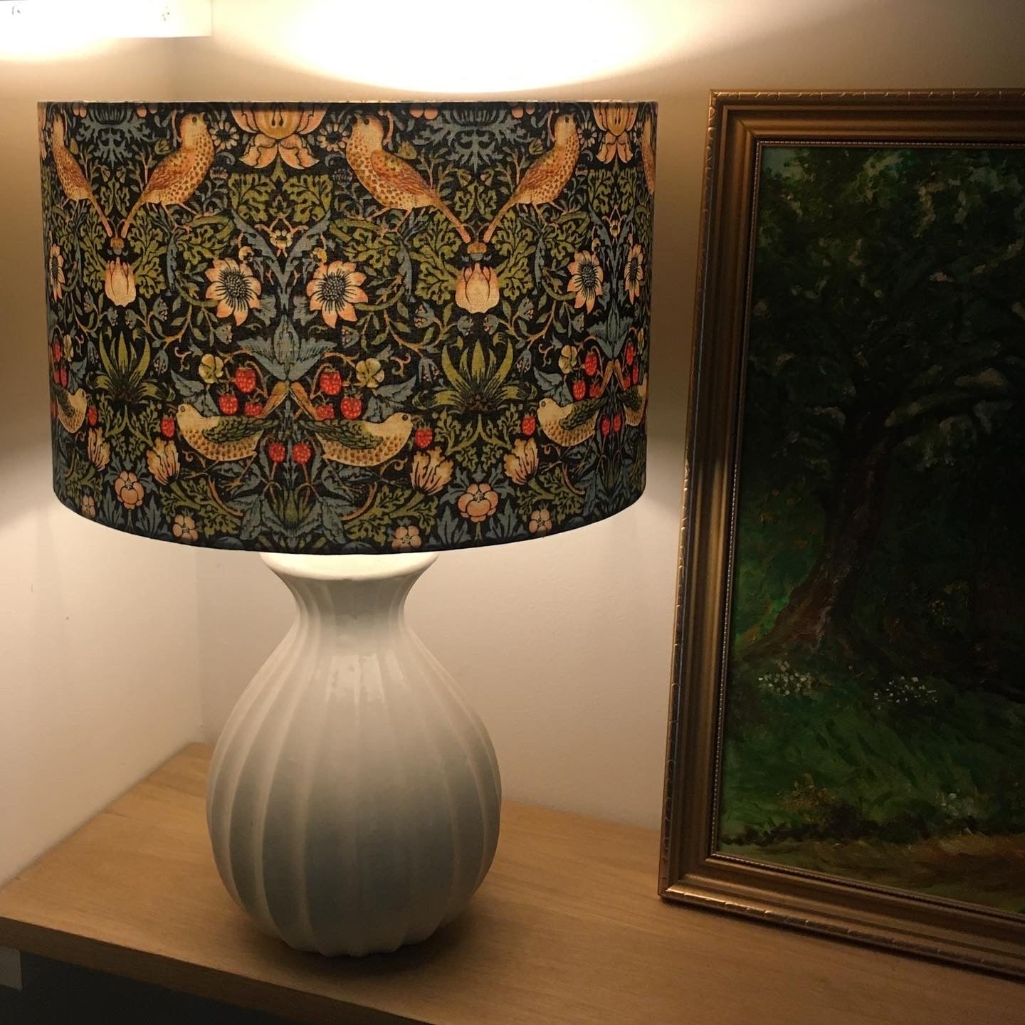    William-Morris-strawberry-thief-lampshade-lit-up