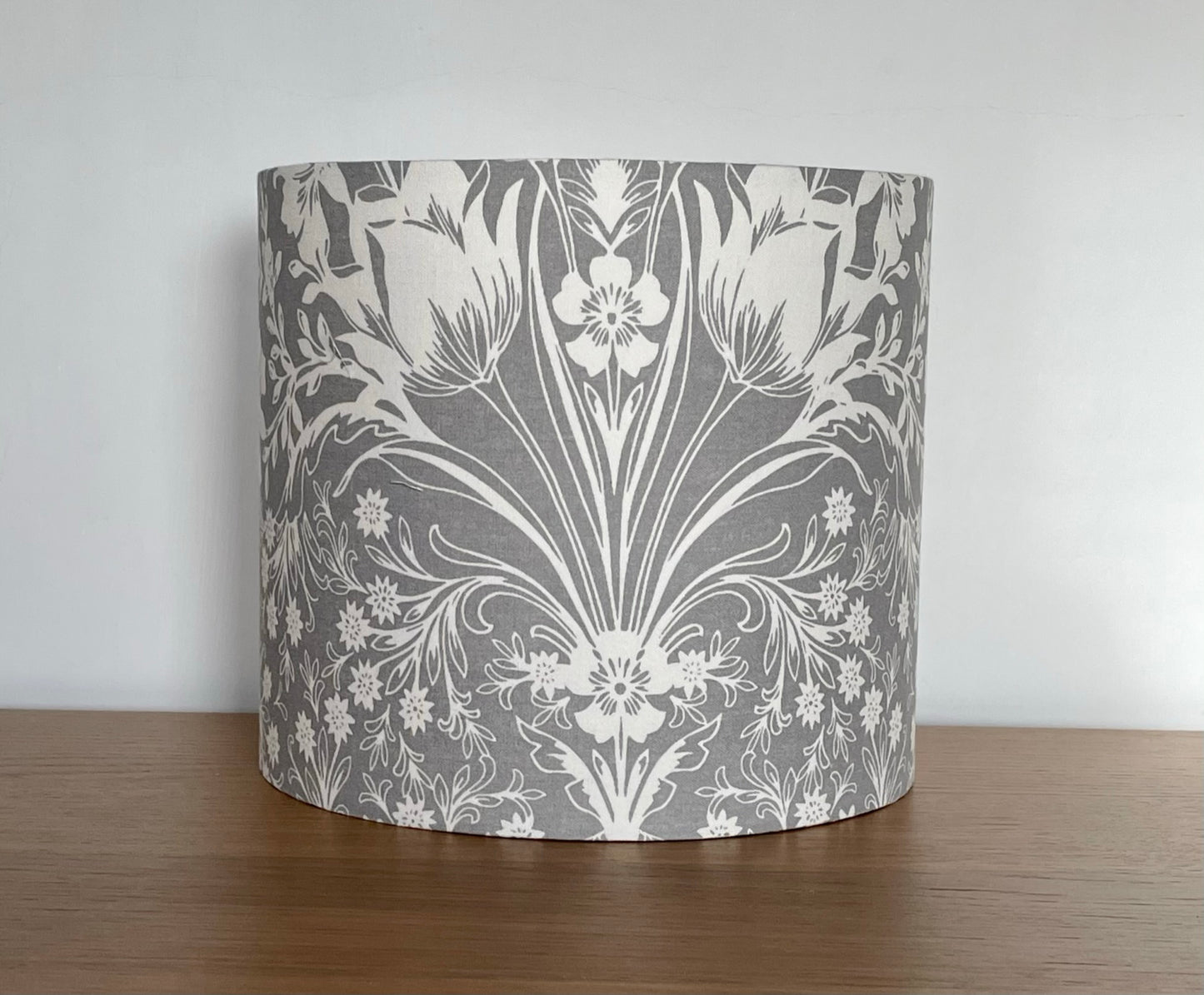 art-nouveau-grey-lampshade-table-lamp