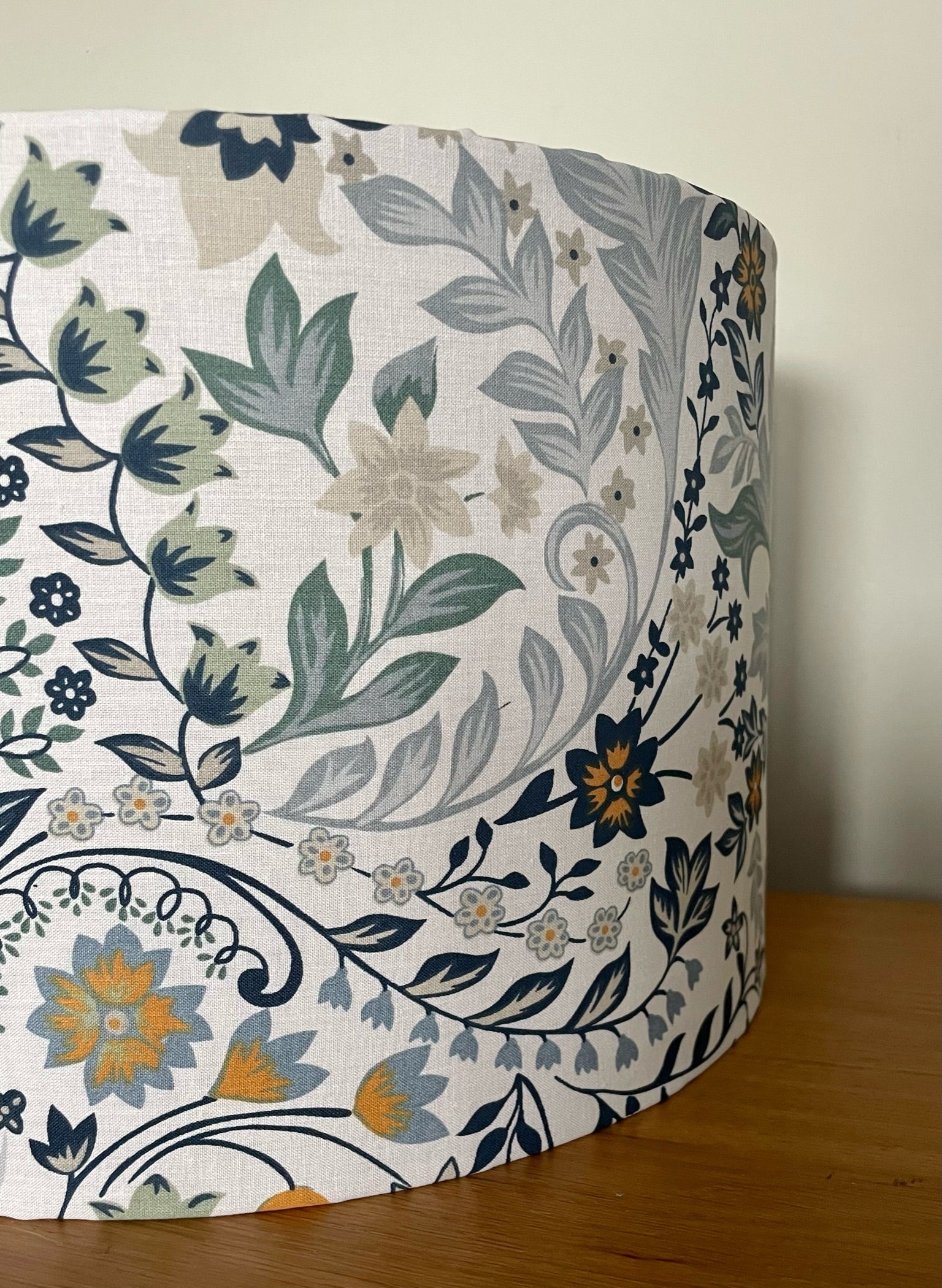 blue-floral-traditional-pattern-lamp-shade