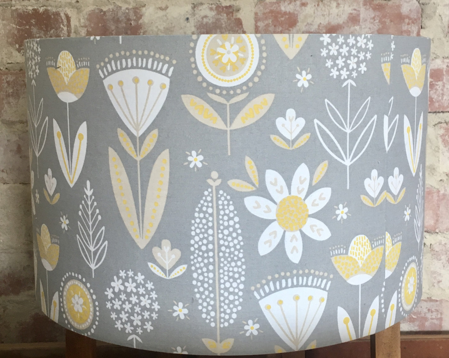 grey-yellow-scnadi-flower-lampshade