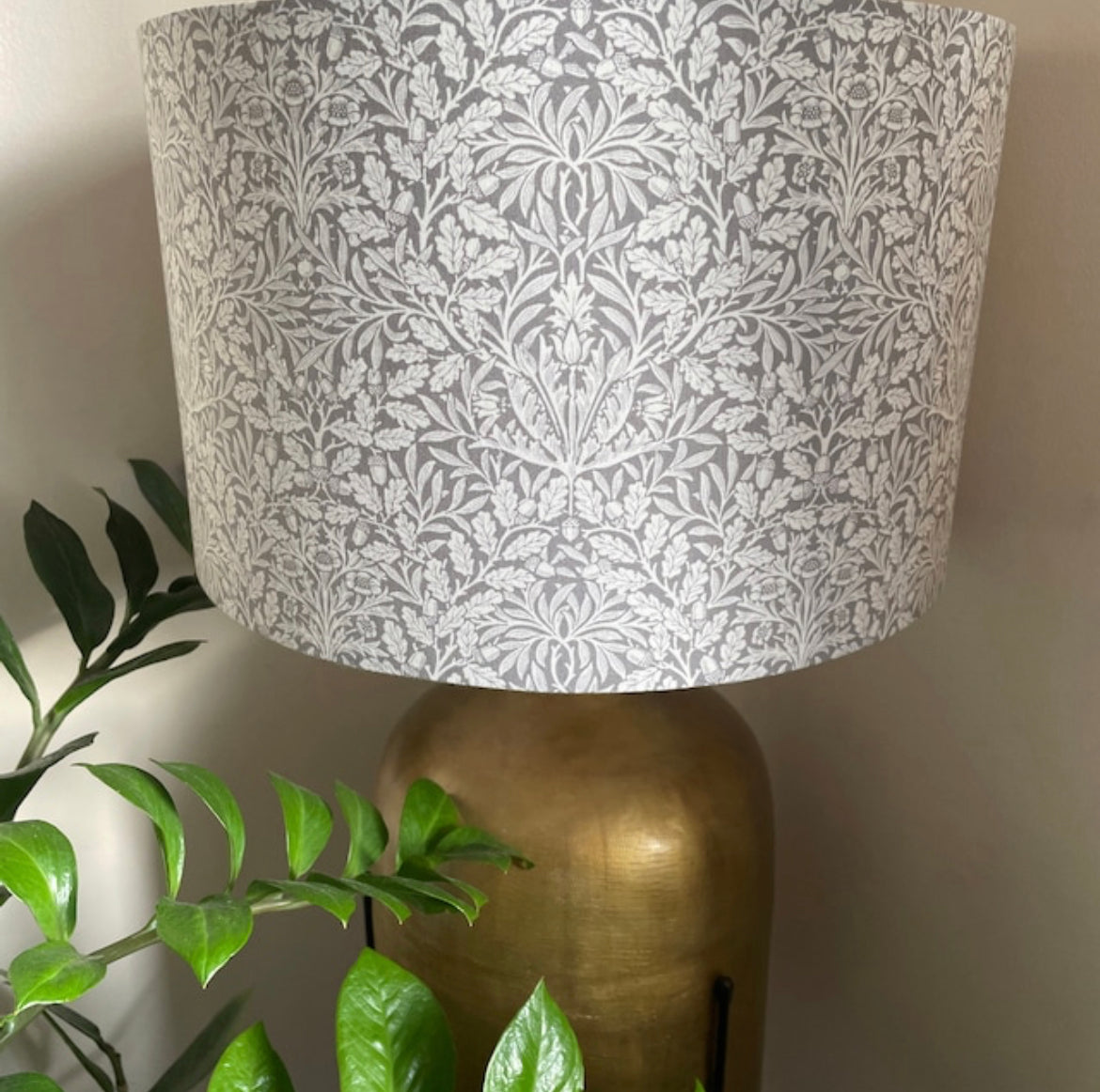    william-morris-acron-dove-grey-lamp-shade-for table-lamp