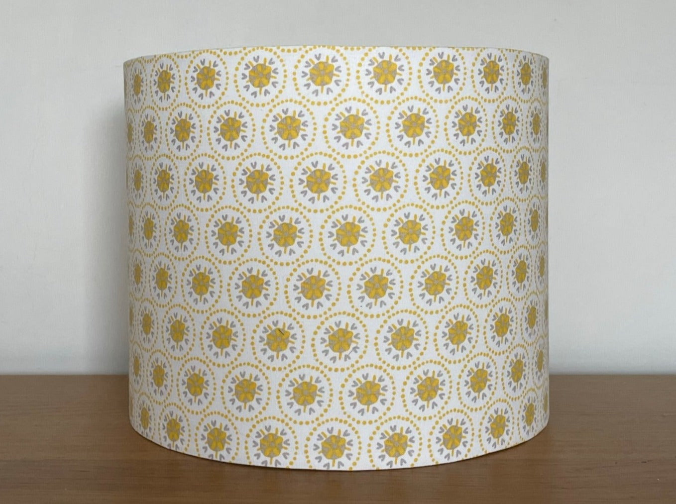 yellow-ditzy-flower-lampshade-daisy-flowers